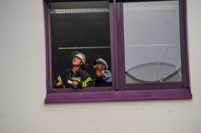 Stuttgart: Dehnfugenbrand ruft Feuerwehr auf den Plan.